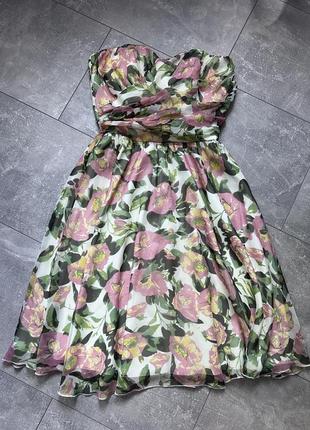 Сукня без бретелей