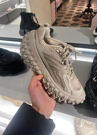 Balenciaga defender