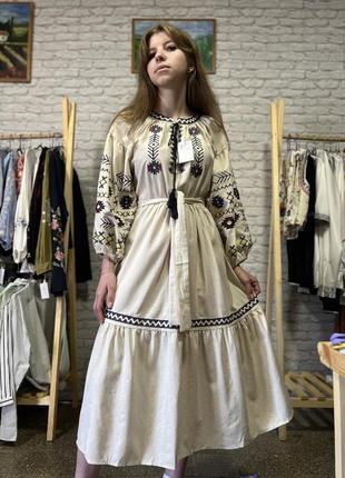 Вышиванное вышитое платье