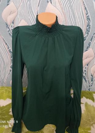 Гарна жіноча блузка з довгим рукавом