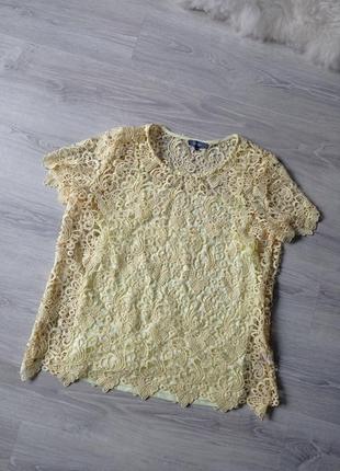 Желтая яркая кружевная блуза