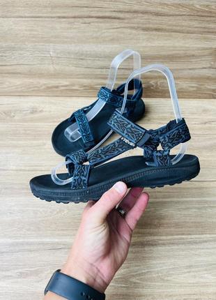 Босоніжки teva