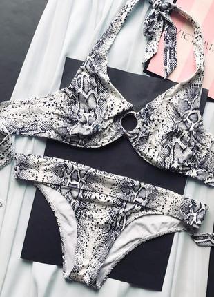 Раздельный бесшовный купальник heidi klein на завязках змеиный принт рептилия