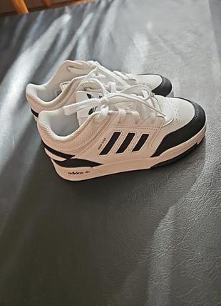 Новые кроссовки adidas