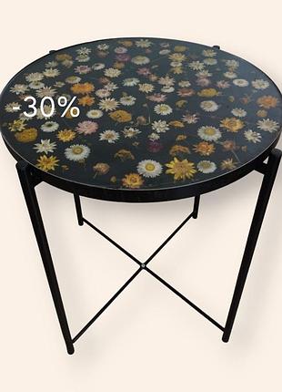 Журнальний столик з епоксидної смоли та квітами