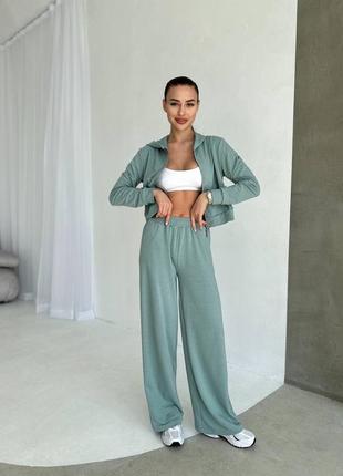 Женский спортивный костюм