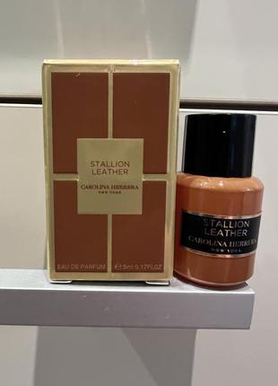 Мініатюра carolina herrera stallion leather парфумована вода 5 мл