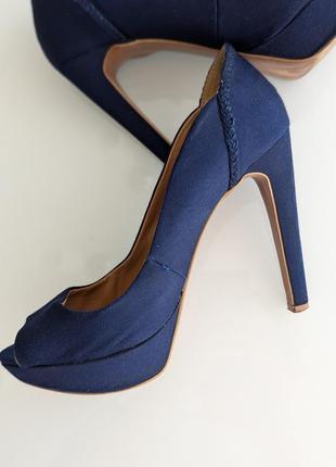 Туфлі stradivarius