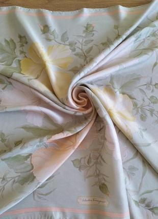 Salvatore ferragamo прекрасна вінтажна шовкова хустка