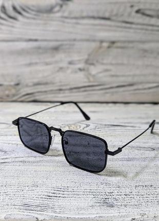 Солнцезащитные очки унисекс, черные, прямоугольные  в металлической золотистой  оправе (без бренда)