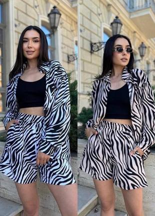 Летний костюм с шортами и рубашкой