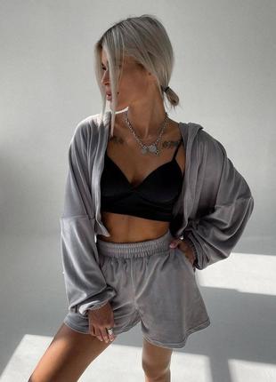 Велюровый костюм худи и шорты