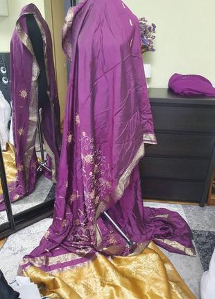 Красивое праздничное индийское сари