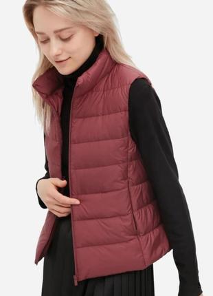 Ультралегкий пуховий жилет uniqlo