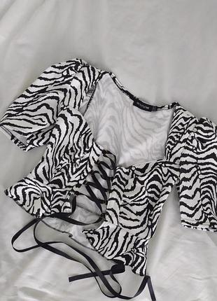 Нова з біркою блуза топ в актуальний принт