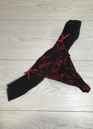 Красивые кружевные трусики стринги