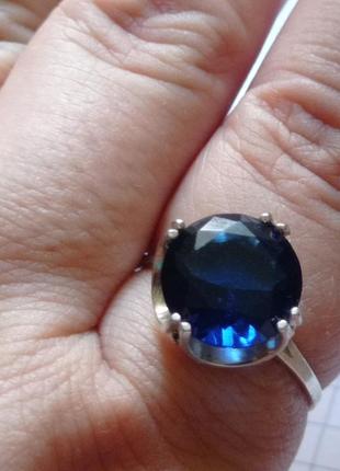 Серебряное кольцо с большим сапфиром