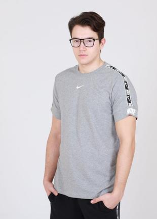 Футболка nike nsw repeat ss tee с лампасами