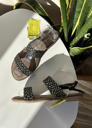 Шкіряні босоніжки