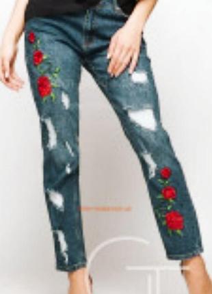 Красивые джинсы с аппликацией маки,в идеальном состоянии.
