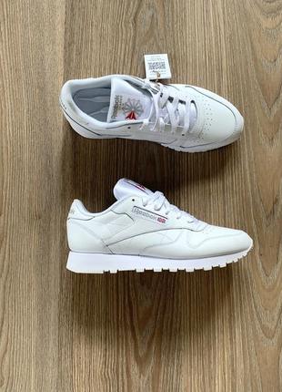 Белые осенние кроссовки cникерсы reebok classic leather