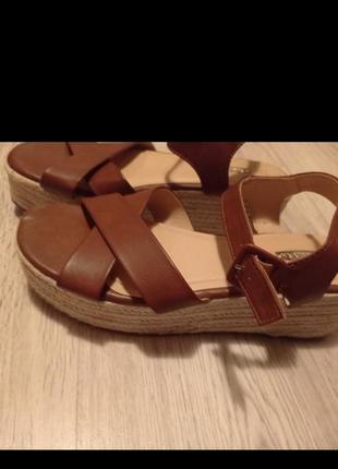 Босоножки на платформе