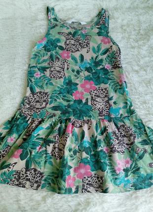Платье с тропическим принтом. леопарды