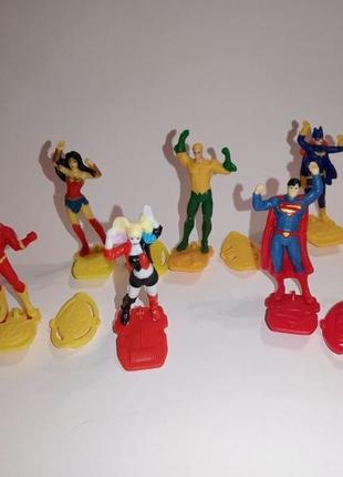 Коллекция игрушек (серия:"justice league" dc comics) киндер-сюрприз.