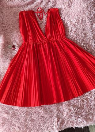 Червона сукня від zara