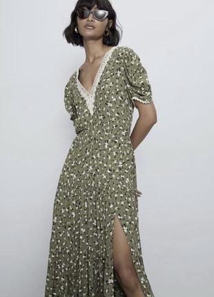 Романтична натуральна сукня zara , з комірцем