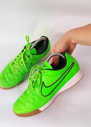 Бутсы яркие для зала футзалки nike timempo genio