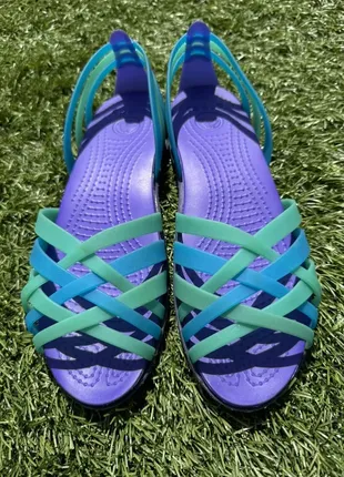 Яркие босоножки кроксы оригинал сандалии crocs