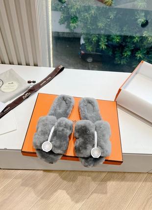 Пушисті, плюшеві тапки в стилі hermes