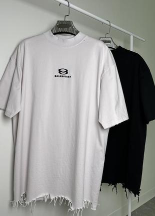 В наличии футболка balenciaga