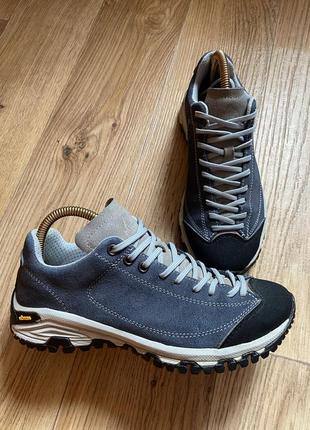 Кросівки трекінгові vibram 38