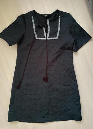 Сукня з вишивкою river island