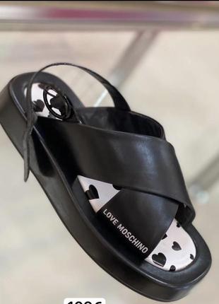 Босоніжки love moschino