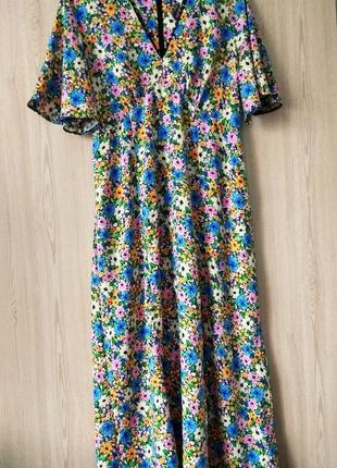 Квіткова сукня міді