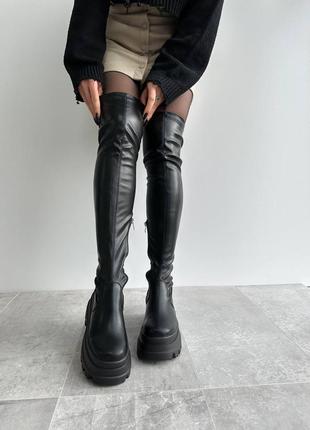 Нереально круті ботфорти на високій платформі