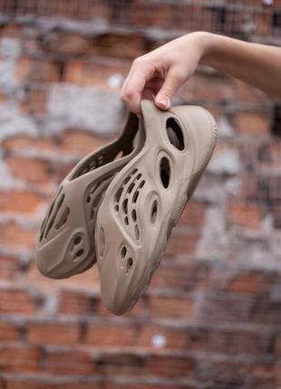 Чоловічі кросівки літні піна темно бежеві