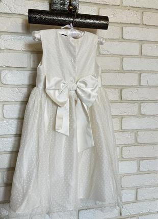 Плаття сукня для дівчинки молочного кольору святкова 5-6 років з бантом