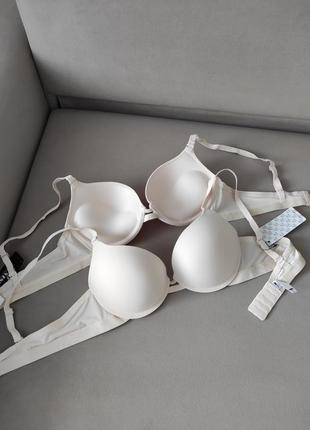 Гладенькі базові бюстгальтери чашка"в" на пушап