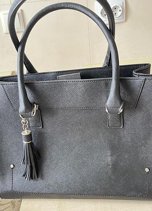 Невероятно стильная и вместительная 👜 сумка😍состояние идеальное, носила несколько раз