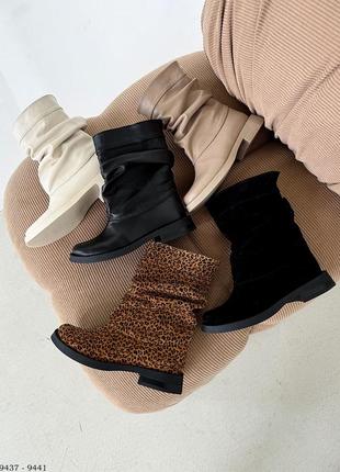 Замшеві та шкіряні чоботи жіночі