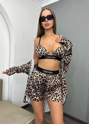 Трендовый легкий летний костюм тройка с шортами, топом и накидкой