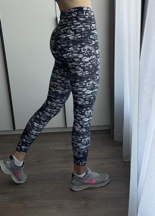 Спортивные лосины с принтом