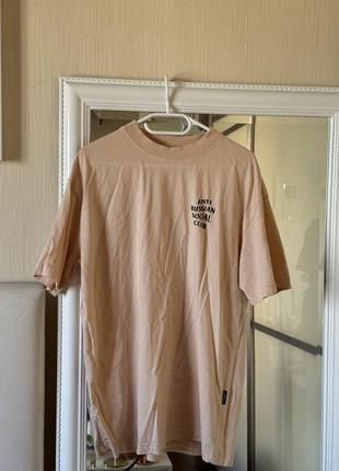 Патриотическая бежевая футболка оверсайз
