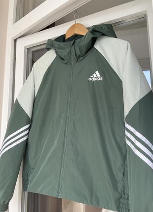 Жіноча куртка adidas