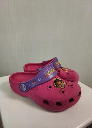 Crocs для дівчинки dora рожево-фіолетові 22-23  розмір.