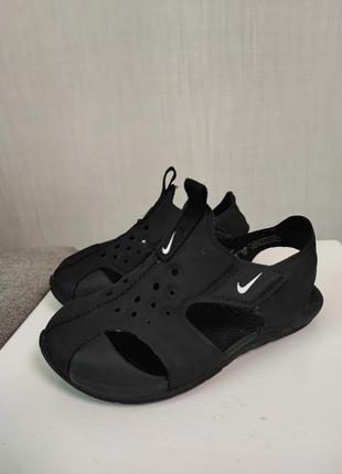 Босоніжки для хлопчика nike чорні 22-23 розмір